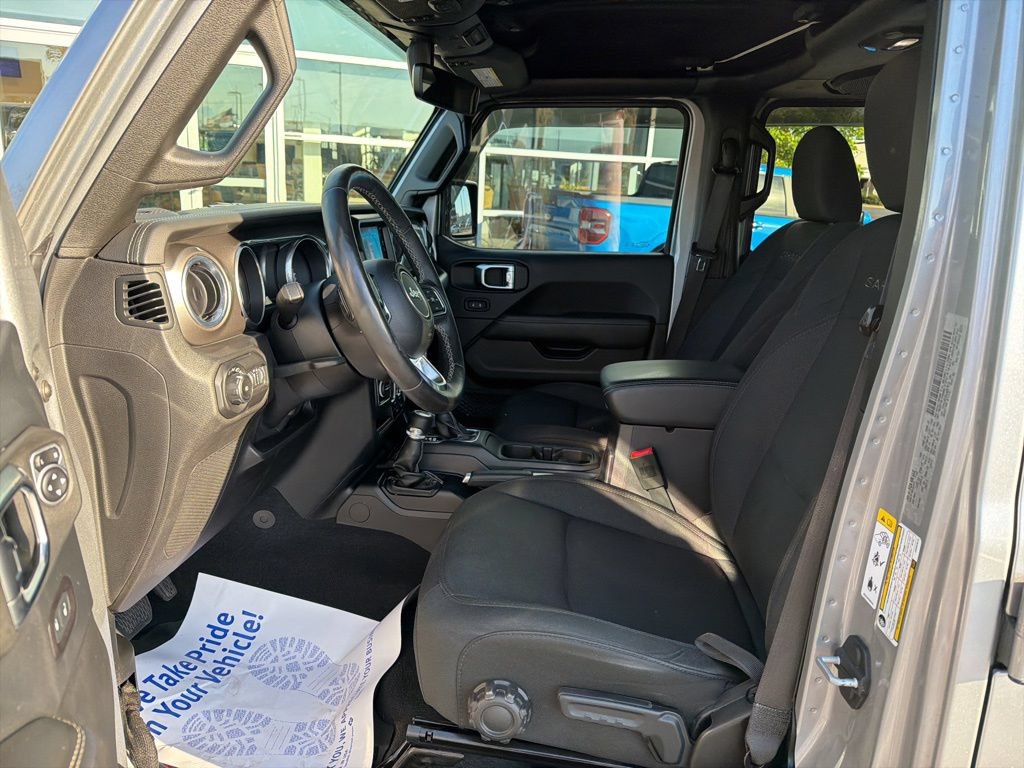 Used 2018 Jeep Wrangler Unlimited Sahara AWD/4WD image 16