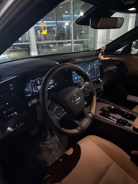 Used 2025 Lexus RX 350 Premium w/ Convenience Package image 4