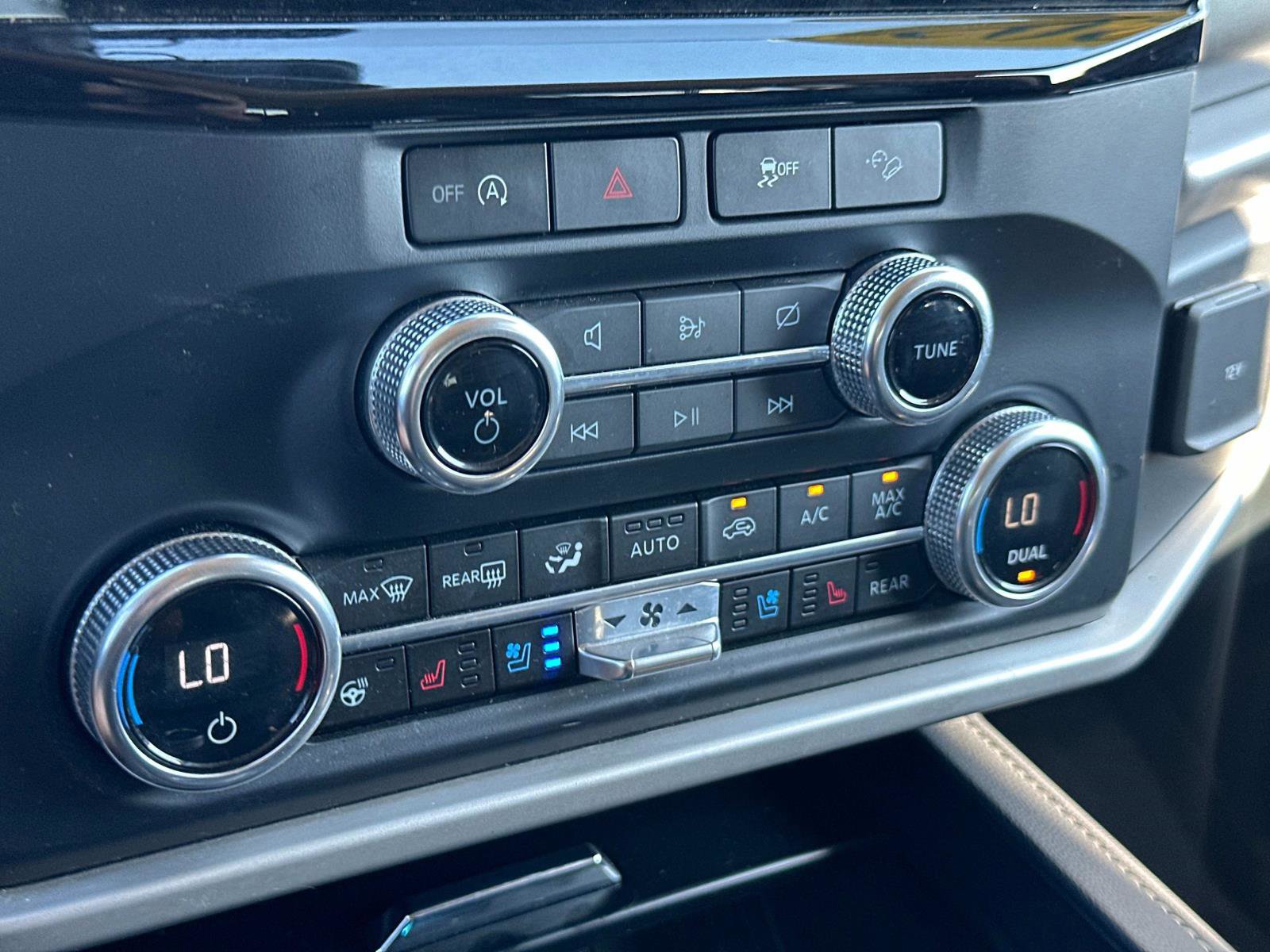 Certified 2024 Ford Expedition XLT image 24