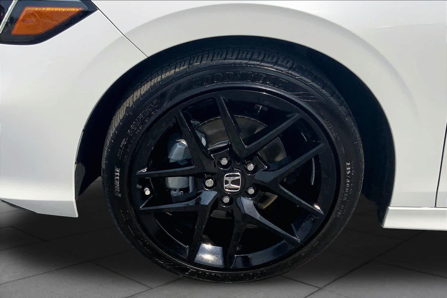 Used 2025 Honda Civic Sport image 11