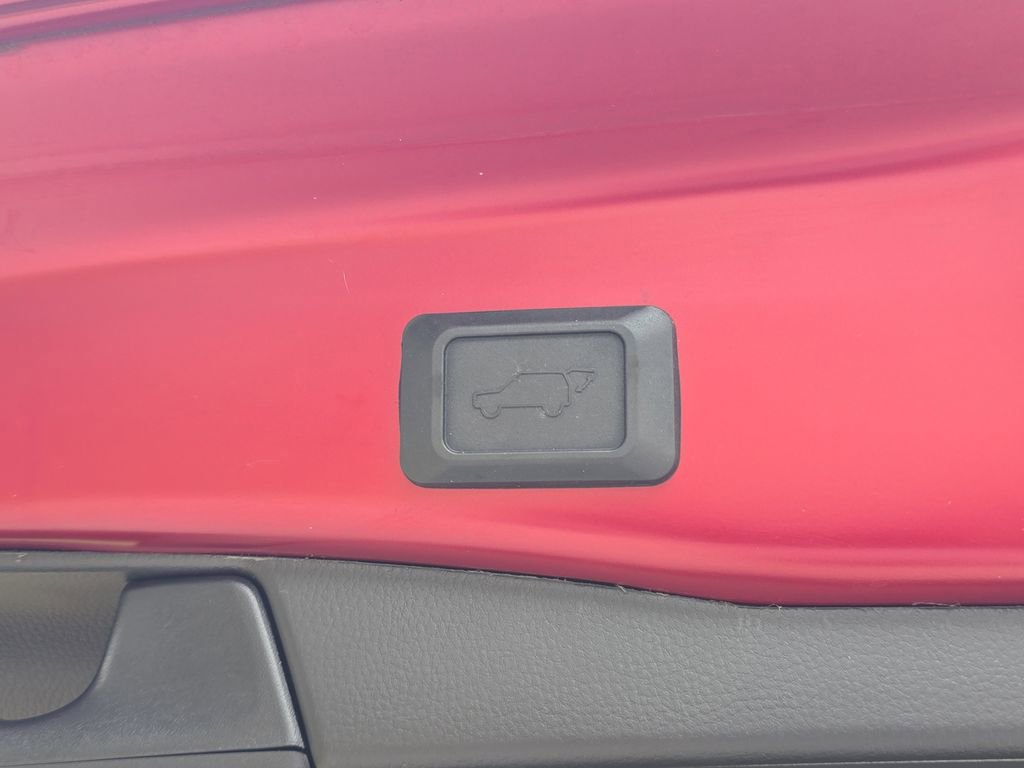 Used 2023 Toyota RAV4 XLE Premium image 9