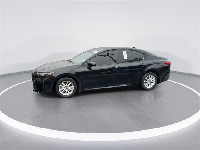 Used 2025 Toyota Camry LE image 3