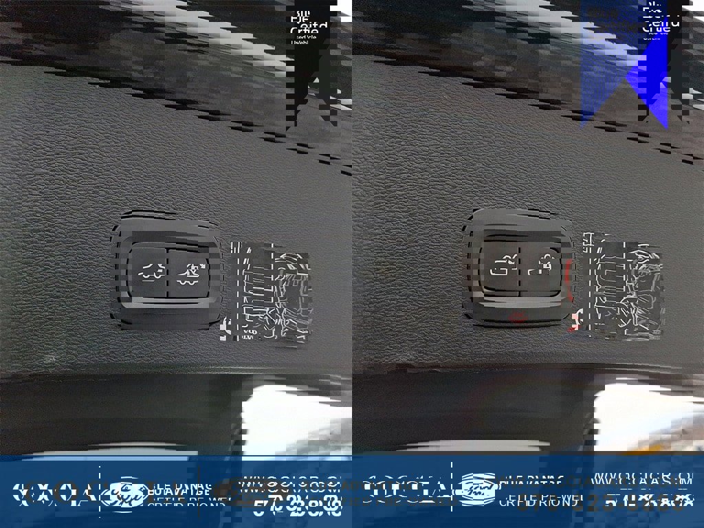 Used 2020 Volvo XC40 T5 Momentum w/ Protection Package Premier image 29