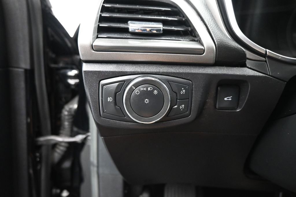 Certified 2017 Ford Fusion SE w/ Equipment Group 201A FWD image 13