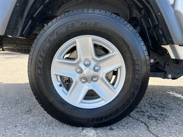 Used 2023 Jeep Gladiator Sport image 14