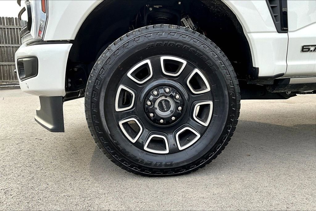 Certified 2025 Ford F350 Platinum w/ FX4 Off-Road Package AWD/4WD image 8
