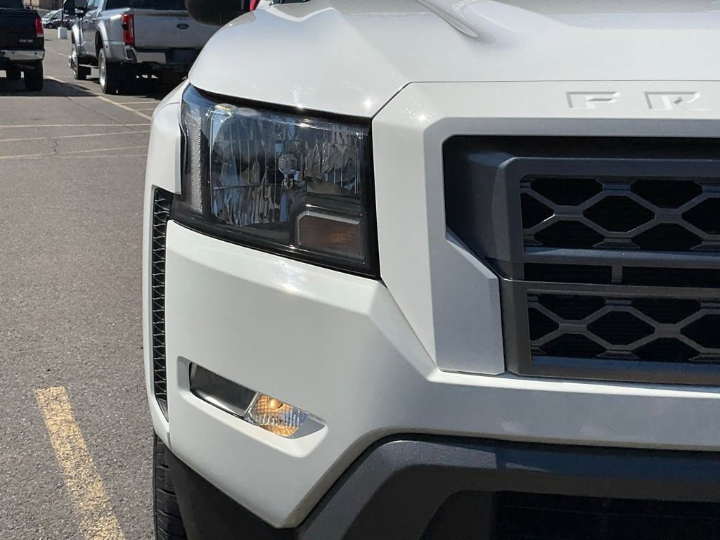 Used 2022 Nissan Frontier SV AWD/4WD image 2