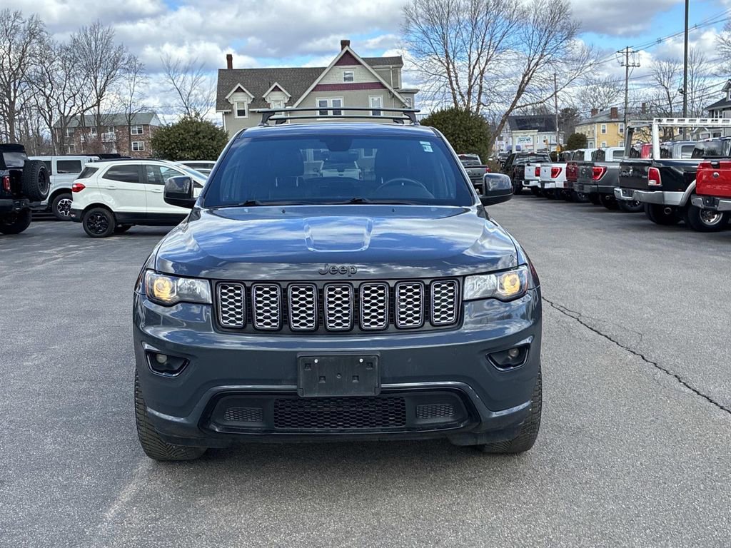 Used 2018 Jeep Grand Cherokee Altitude image 2