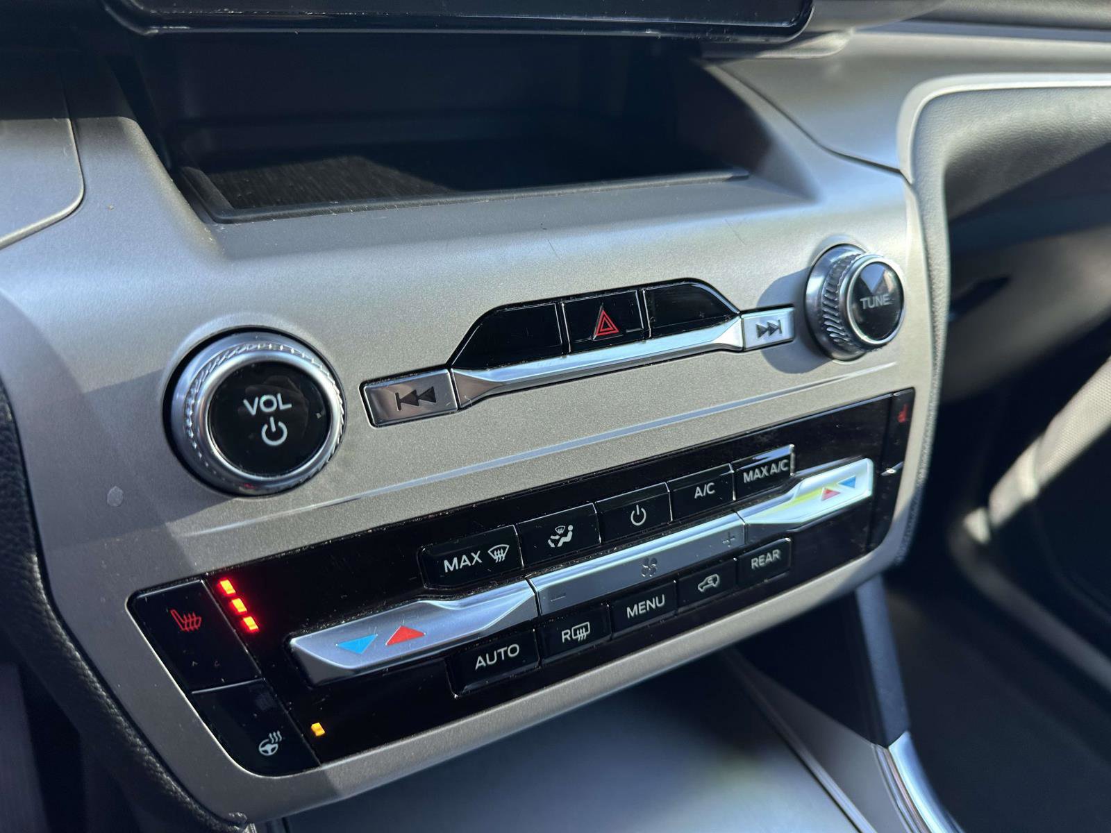 Certified 2022 Ford Explorer XLT w/ Equipment Group 202A AWD/4WD image 24