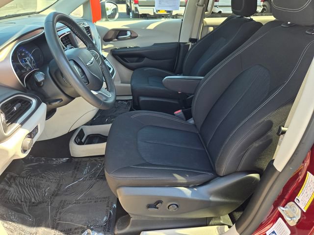 Used 2023 Chrysler Voyager LX FWD image 11