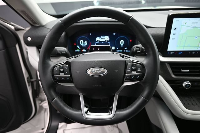 Certified 2025 Ford Explorer Platinum w/ Ultimate Package AWD/4WD image 15