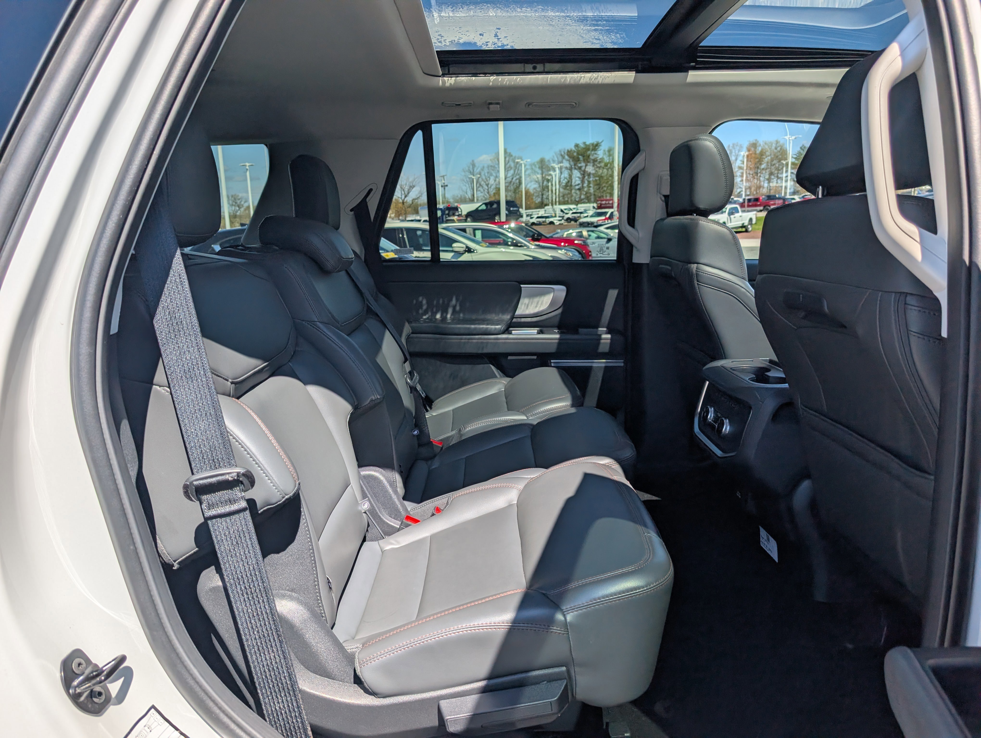 Certified 2025 Ford Expedition Active image 8