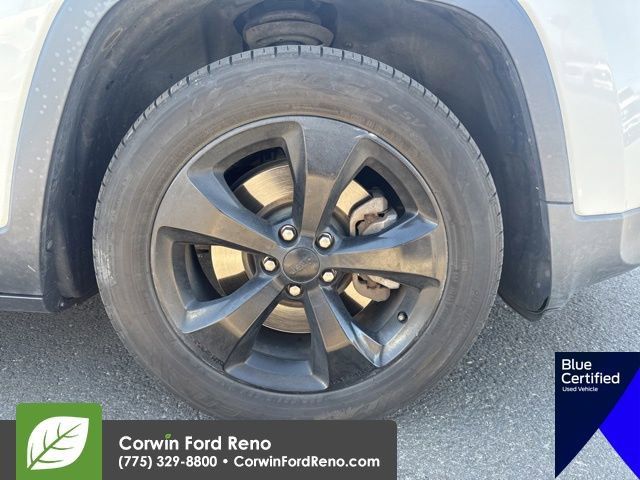 Used 2017 Jeep Cherokee Sport FWD image 19