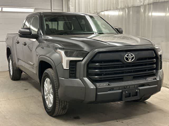Used 2022 Toyota Tundra SR5 w/ SR5 Convenience Package AWD/4WD image 28