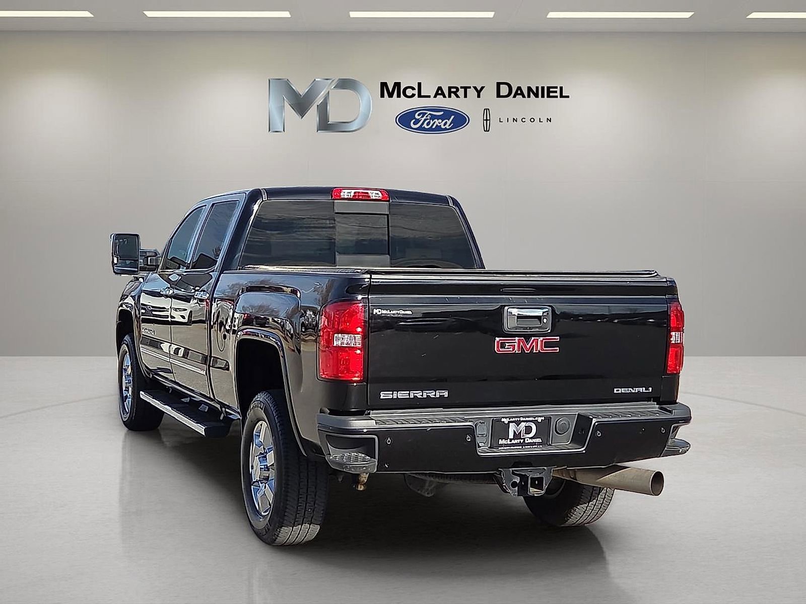 Used 2017 GMC Sierra 3500 Denali w/ Duramax Plus Package AWD/4WD image 4