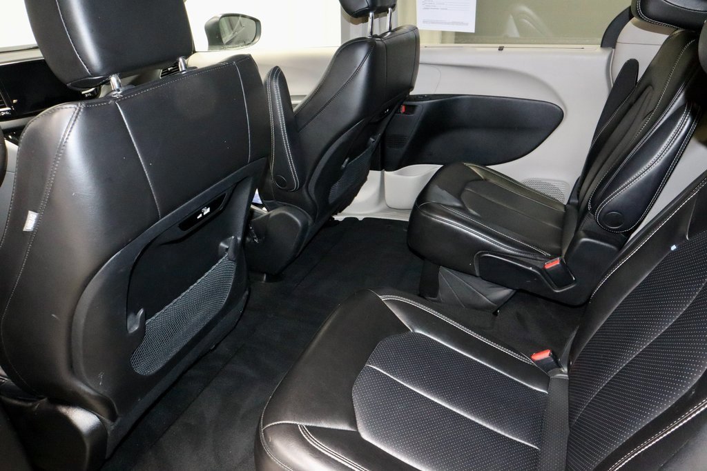 Used 2023 Chrysler Pacifica Touring-L image 22