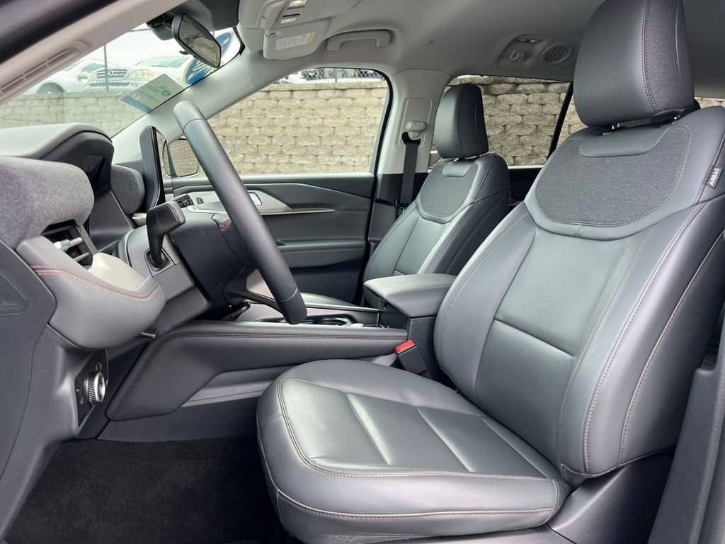 Certified 2025 Ford Explorer Active w/ Active Comfort Package AWD/4WD image 4