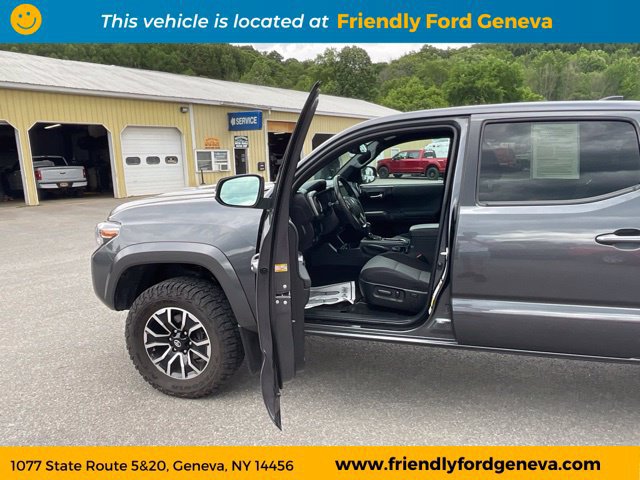 Used 2022 Toyota Tacoma TRD Sport AWD/4WD image 30