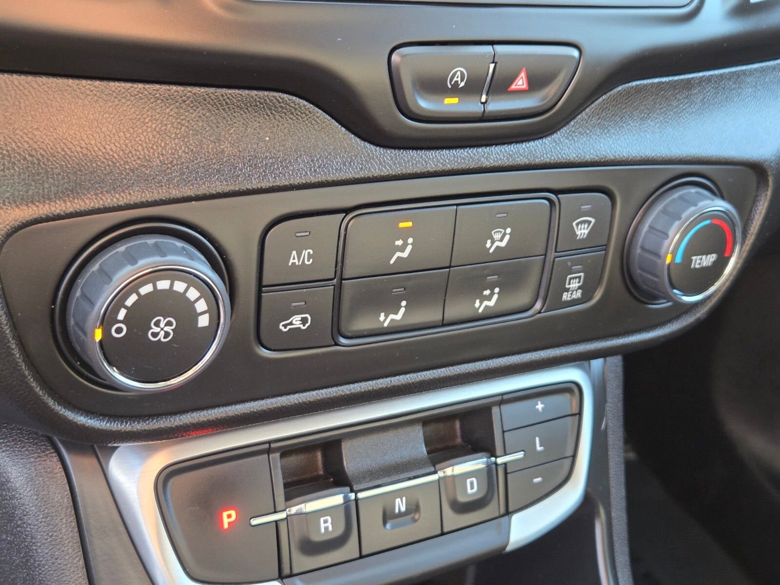 Used 2024 GMC Terrain SLE FWD image 22