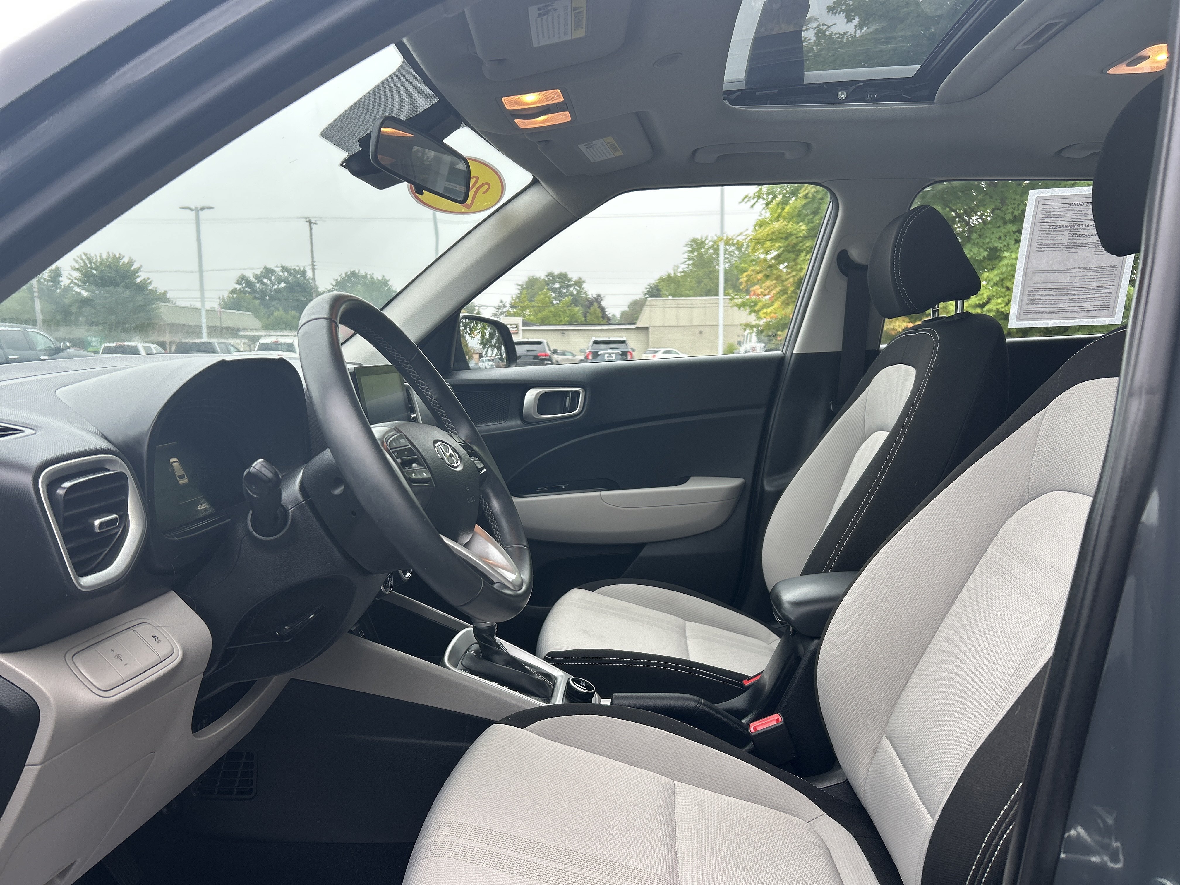 Used 2024 Hyundai Venue SEL FWD image 11