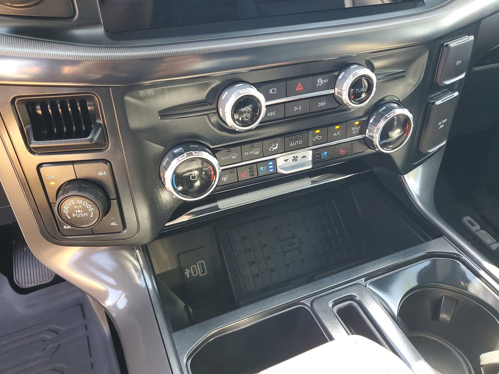 Certified 2025 Ford F150 Lariat w/ Equipment Group 501A Mid AWD/4WD image 26