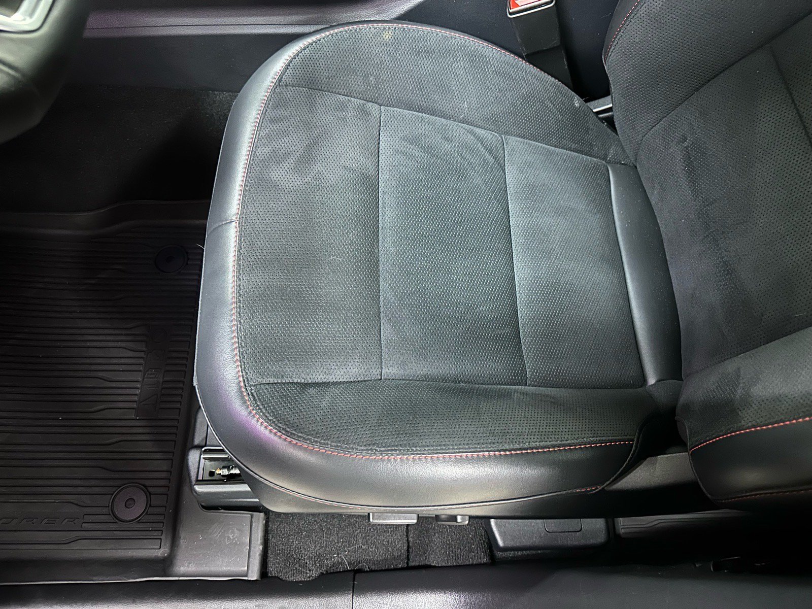 Certified 2025 Ford Explorer ST RWD image 21