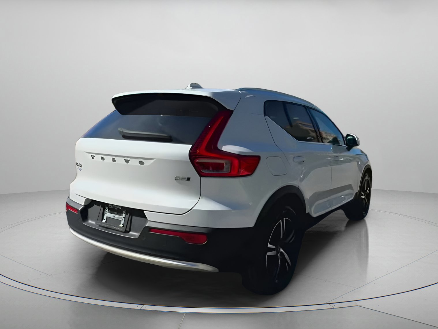 Used 2023 Volvo XC40 B5 Plus image 20