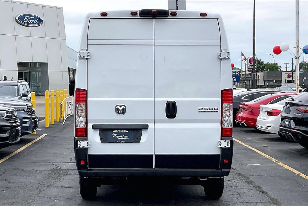 Used 2025 RAM ProMaster 2500 w/ Convenience Group FWD image 3