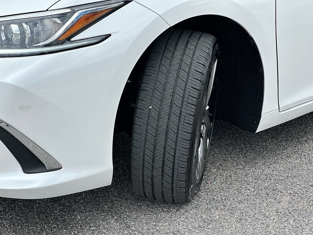Used 2024 Lexus ES 300h w/ Technology Package FWD image 25