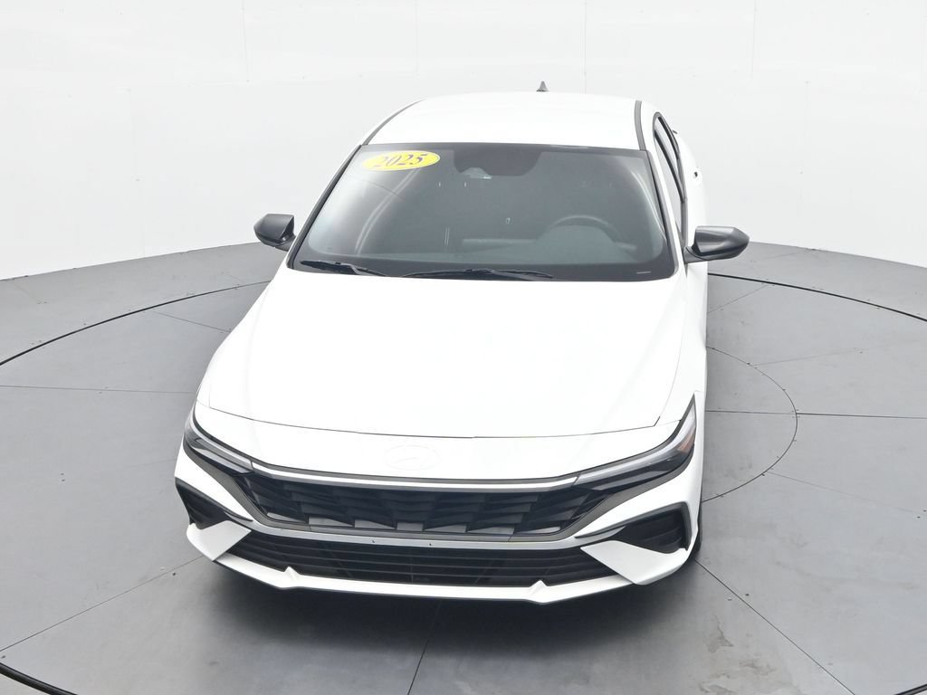Used 2025 Hyundai Elantra SEL FWD image 31