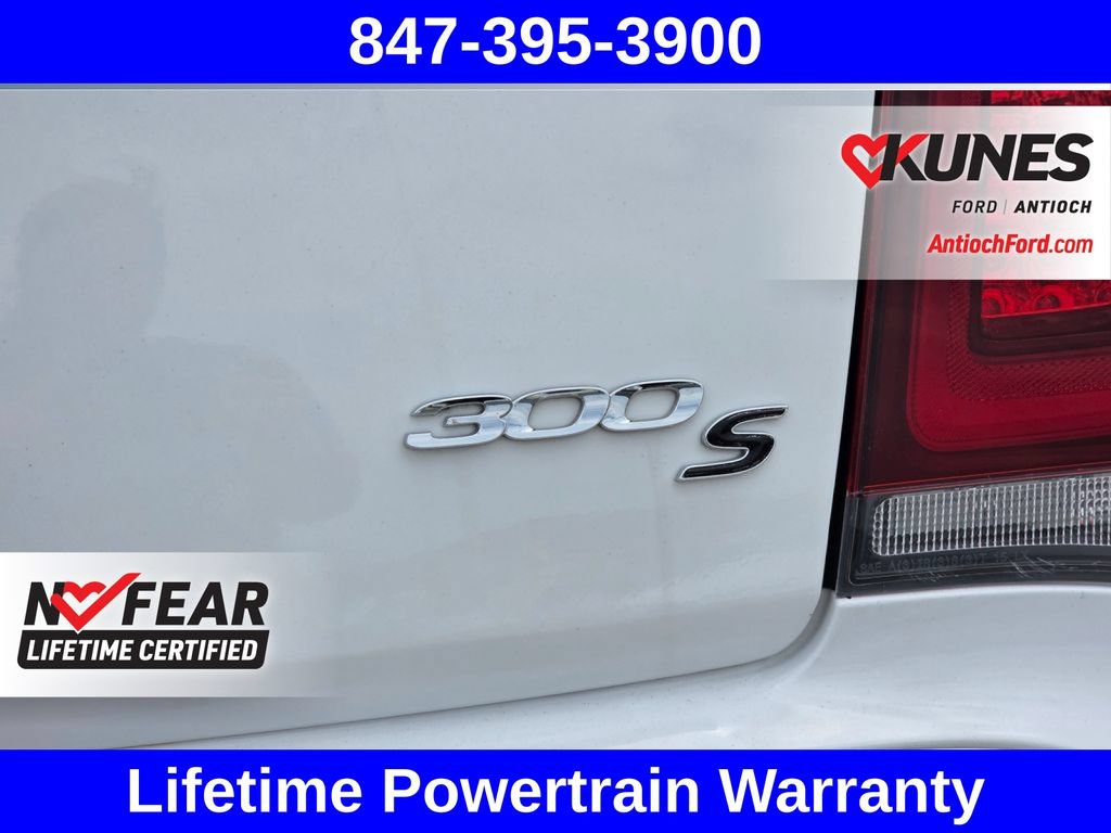 Used 2019 Chrysler 300 S AWD/4WD image 10