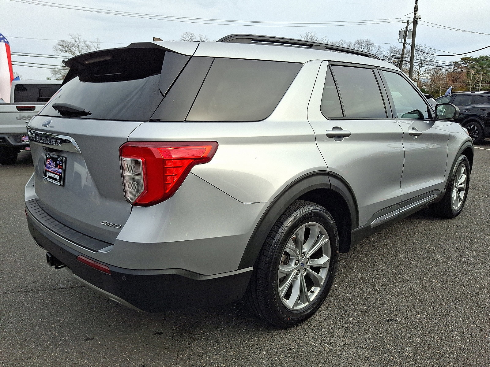 Certified 2021 Ford Explorer XLT w/ Equipment Group 202A image 5