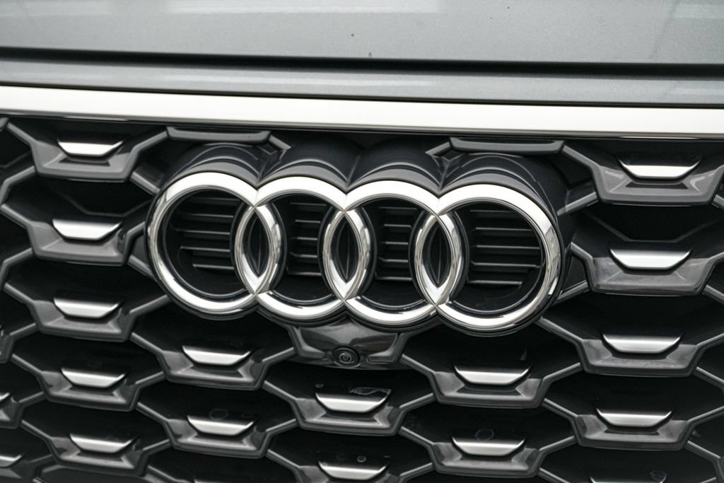 Used 2023 Audi Q5 2.0T Prestige w/ Prestige Package AWD/4WD image 11