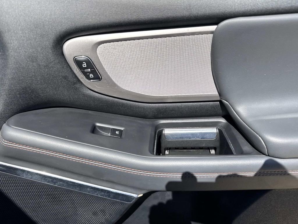 Certified 2025 Ford Expedition Active image 17