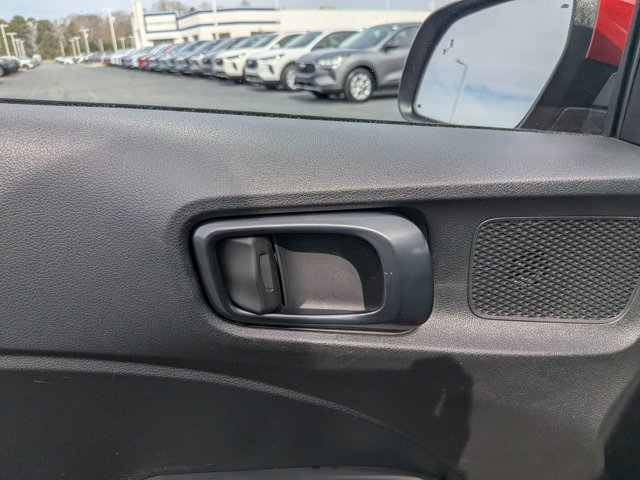 Used 2025 Hyundai Venue Limited image 13