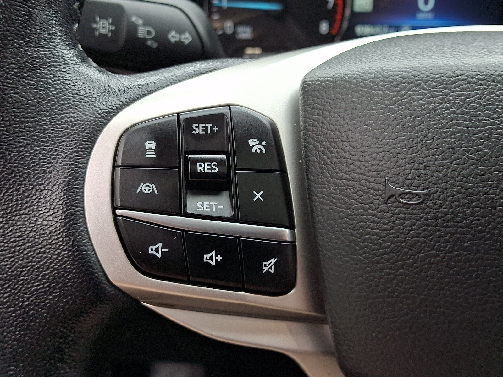 Certified 2021 Ford Explorer XLT w/ Equipment Group 202A AWD/4WD image 24