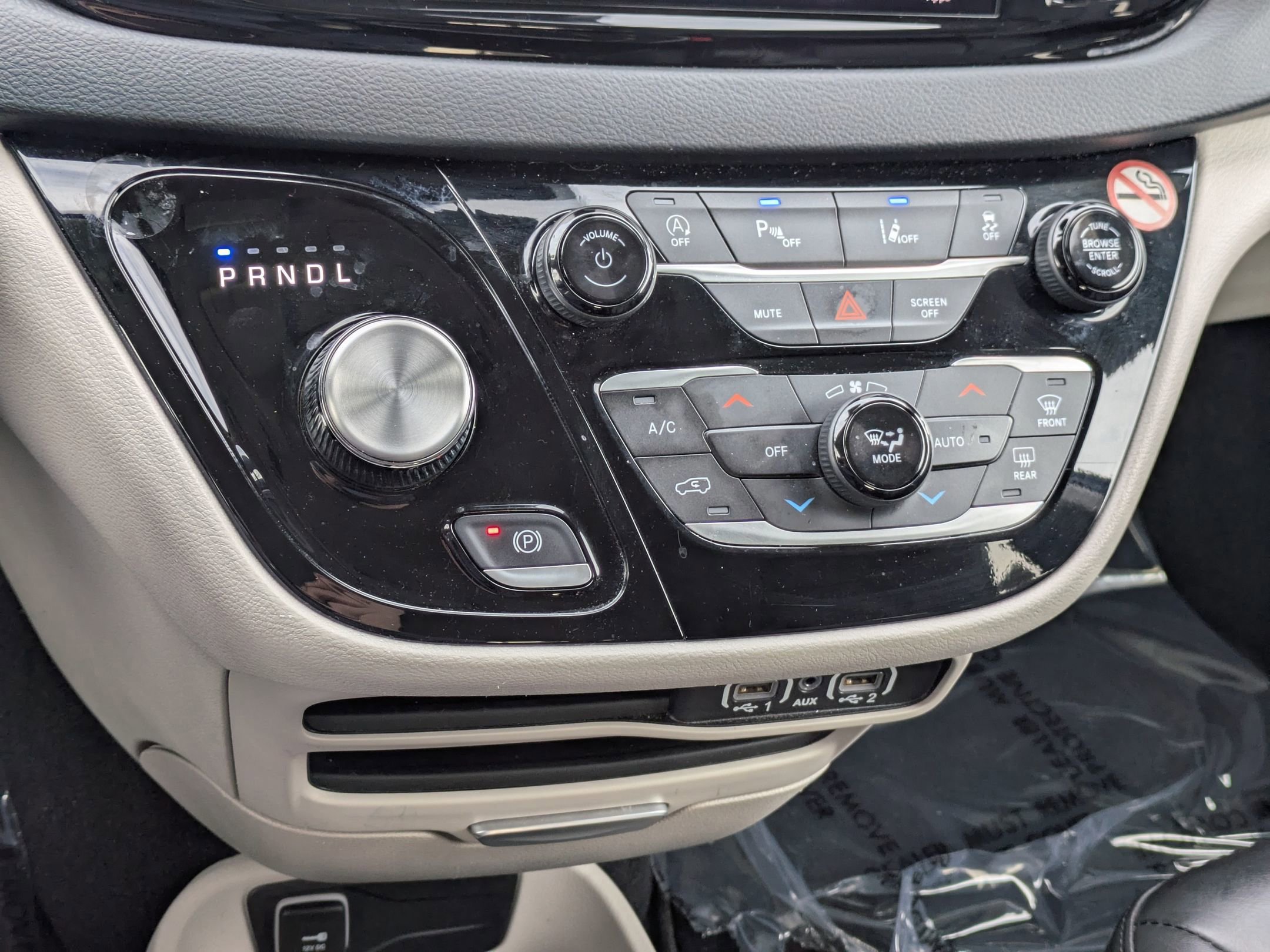 Used 2023 Chrysler Pacifica Touring-L image 20