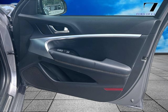 Used 2025 Genesis G70 2.5T RWD image 21