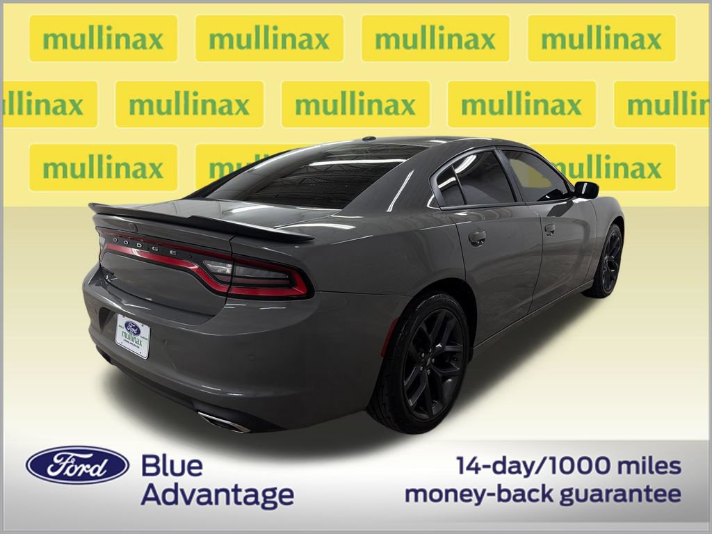Used 2019 Dodge Charger SXT w/ Blacktop Package RWD image 3