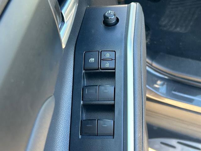 Used 2024 Toyota Highlander XLE image 16