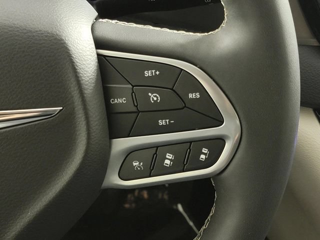 Used 2024 Chrysler Pacifica Touring-L FWD image 27