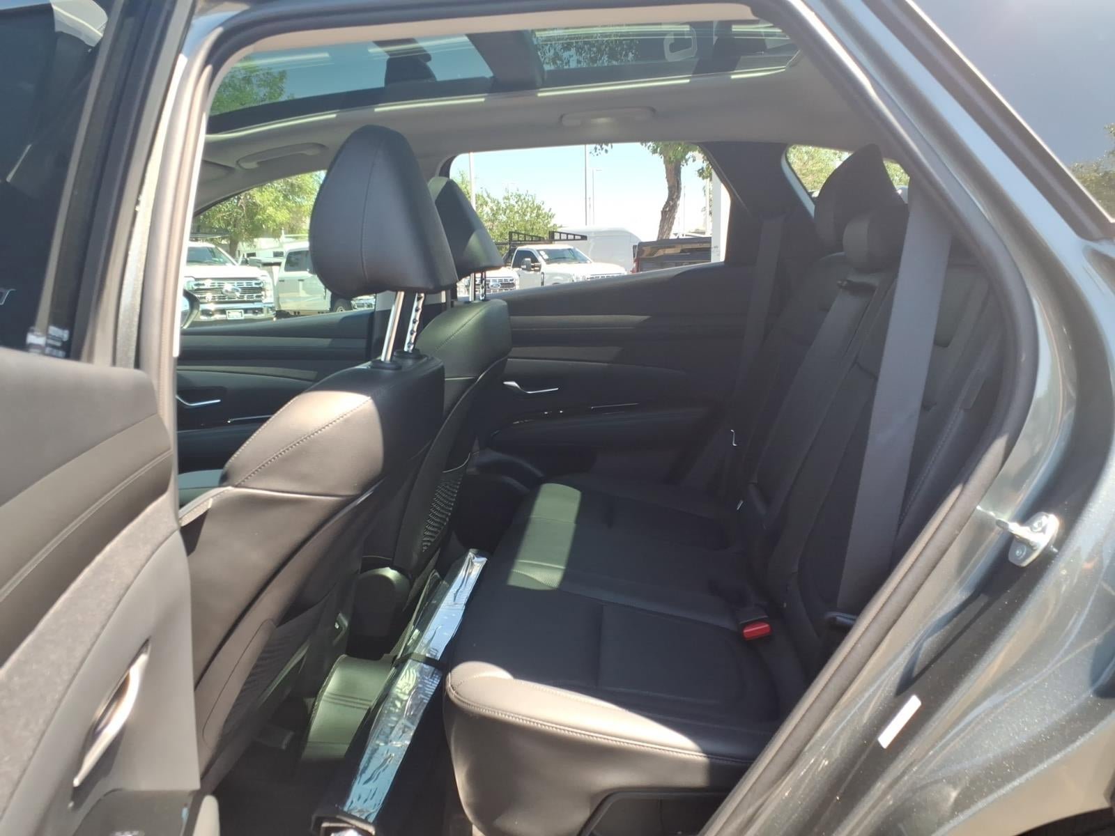 Used 2025 Hyundai Tucson Limited AWD/4WD image 17