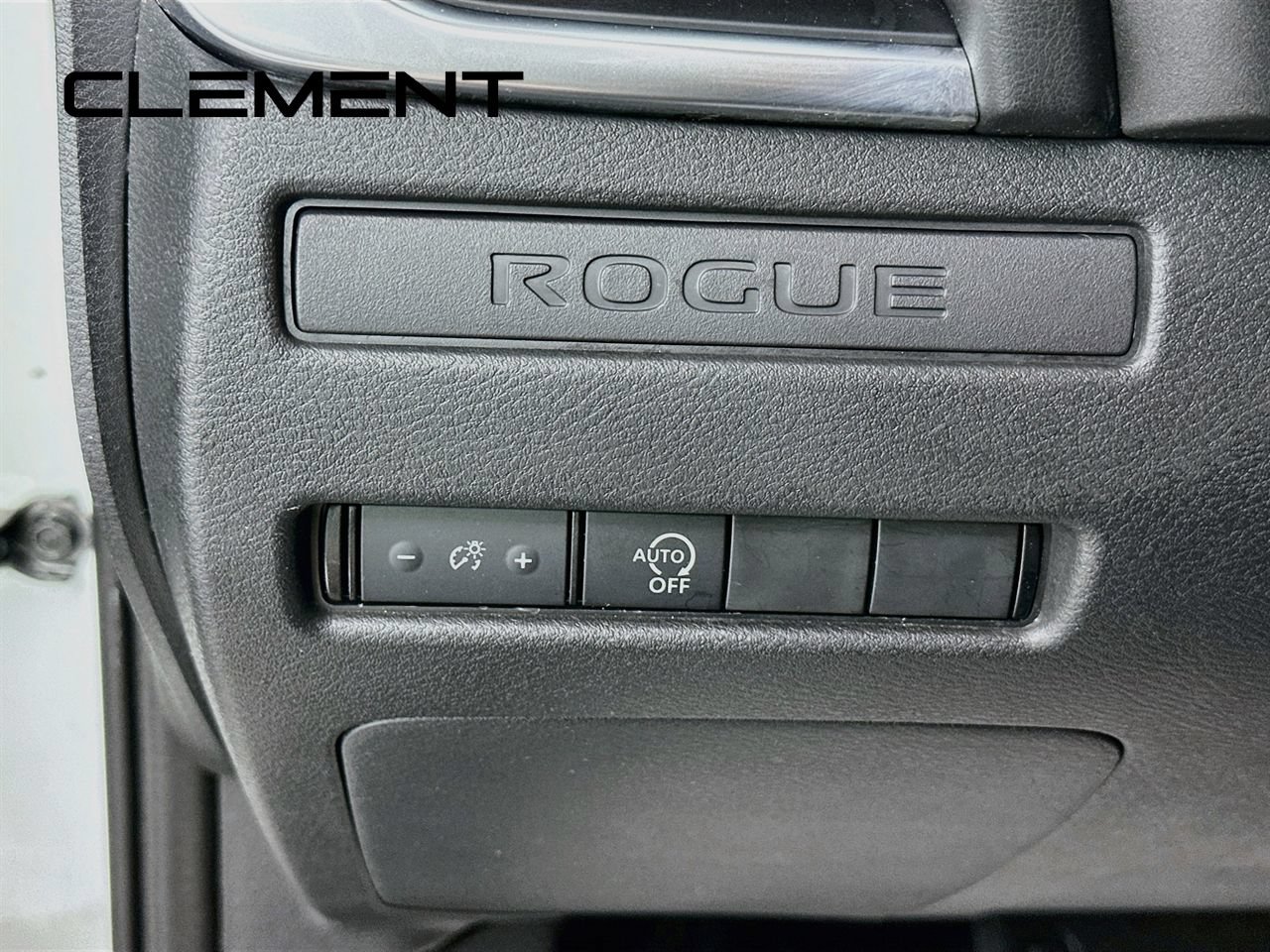 Used 2023 Nissan Rogue S AWD/4WD image 14