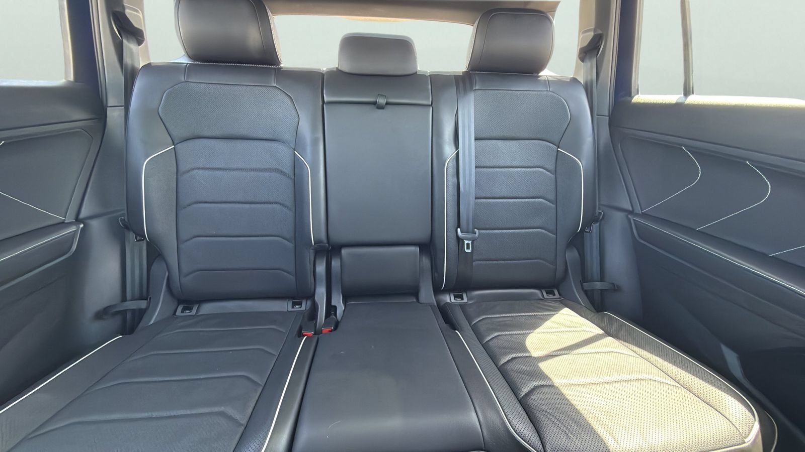 Used 2024 Volkswagen Tiguan SEL R-Line AWD/4WD image 25