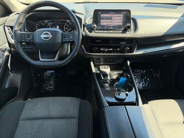 Used 2025 Nissan Rogue SV AWD/4WD image 6