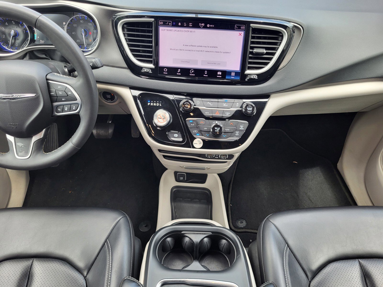 Used 2023 Chrysler Pacifica Touring-L FWD image 15