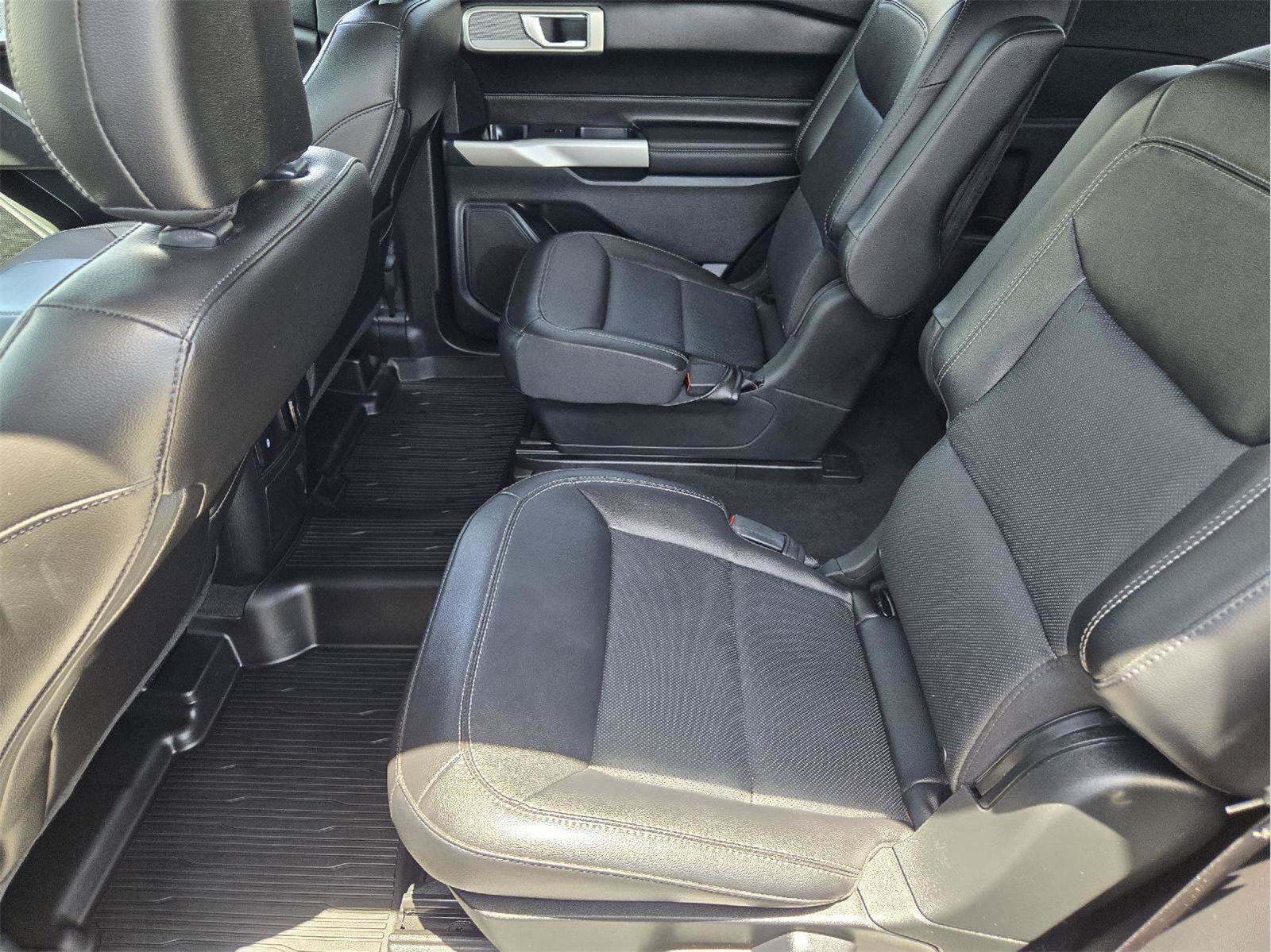 Certified 2022 Ford Explorer Limited w/ Equipment Group 301A RWD image 28
