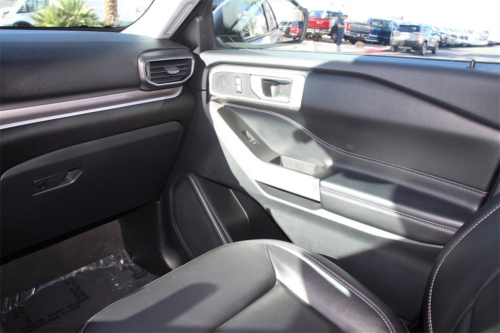 Certified 2022 Ford Explorer XLT w/ Equipment Group 202A image 18