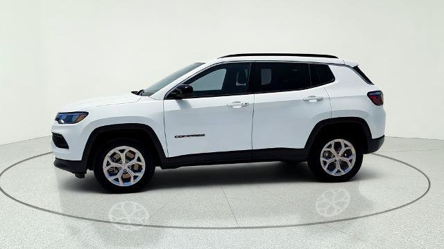 Used 2024 Jeep Compass Latitude AWD/4WD image 4