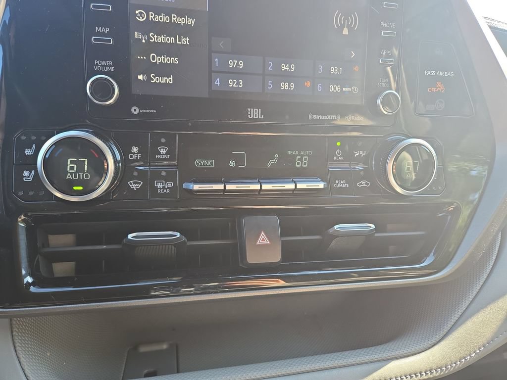 Used 2020 Toyota Highlander Limited AWD/4WD image 11